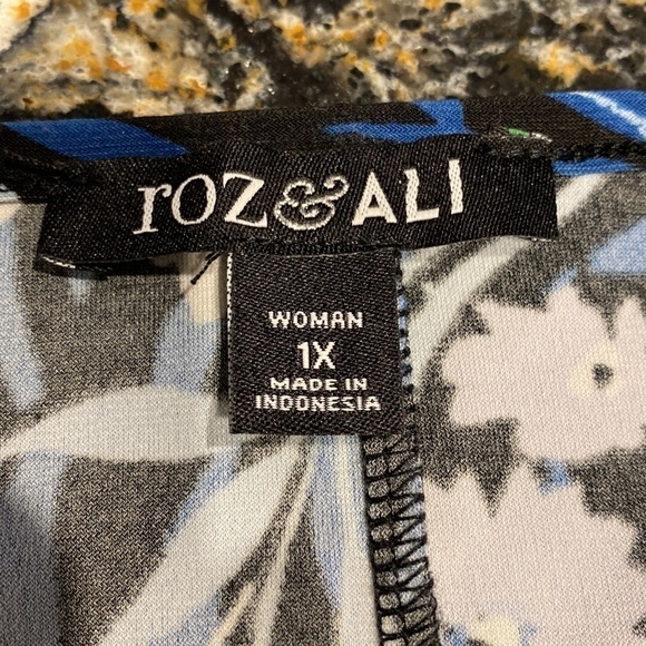 C womens Roz & Ali floral stretch 3/4 sleeve casual plus size top 1X - Picture 3 of 4